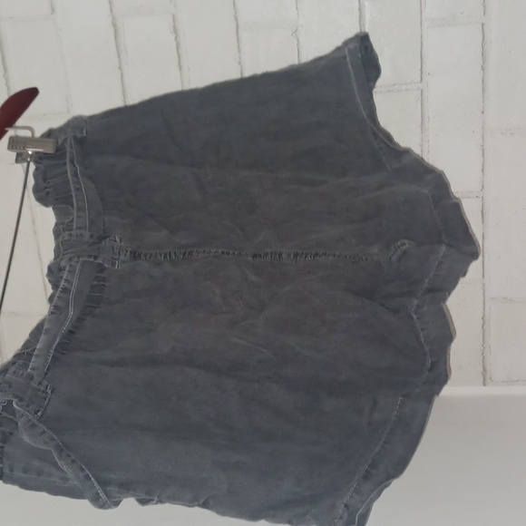 Time and Tru Grey Shorts Size L - Picture 4 of 4